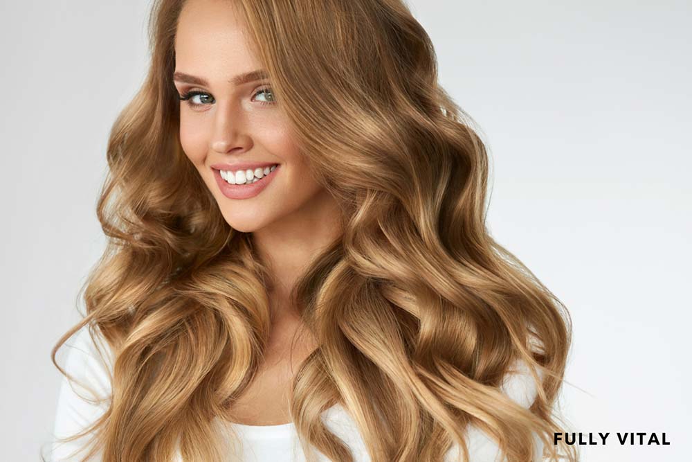 Blond woman with beachy waves hair